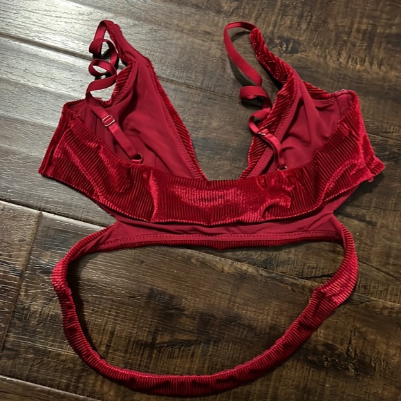 Urban Outfitters Red Velvet Bra - Picture 3 of 4